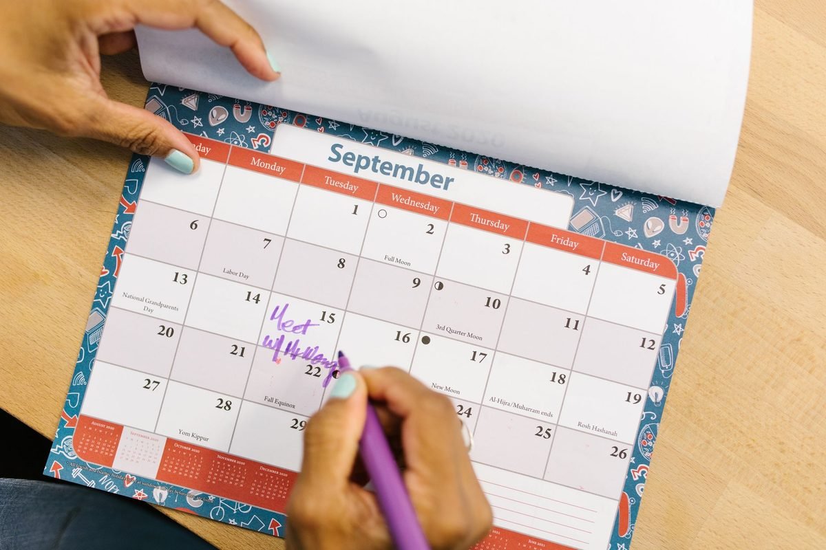 A parcela de novembro paga a frequência do mês de setembro