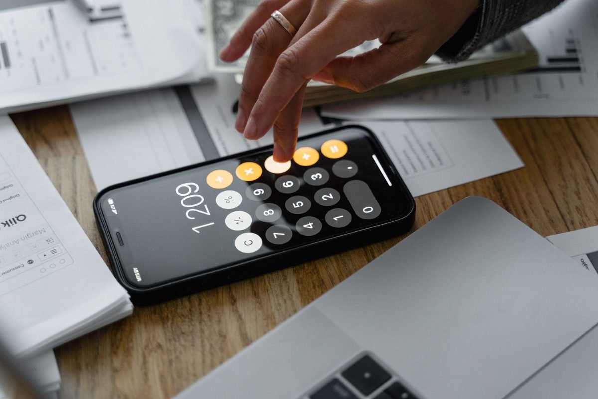 Peça propostas em mais de um banco e compare sempre pelo CET, para o mesmo prazo